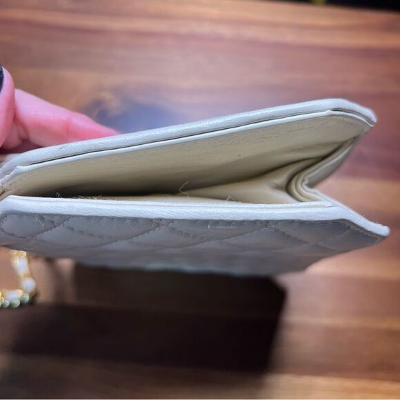 Vintage Ashneil Crossbody 🌺 quilted design 🌺 beige/cream with gold - Picture 5 of 10